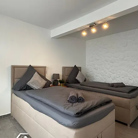 Апартаменты Mira 12 *