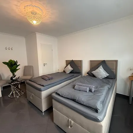 Апартаменты Mira 12 *